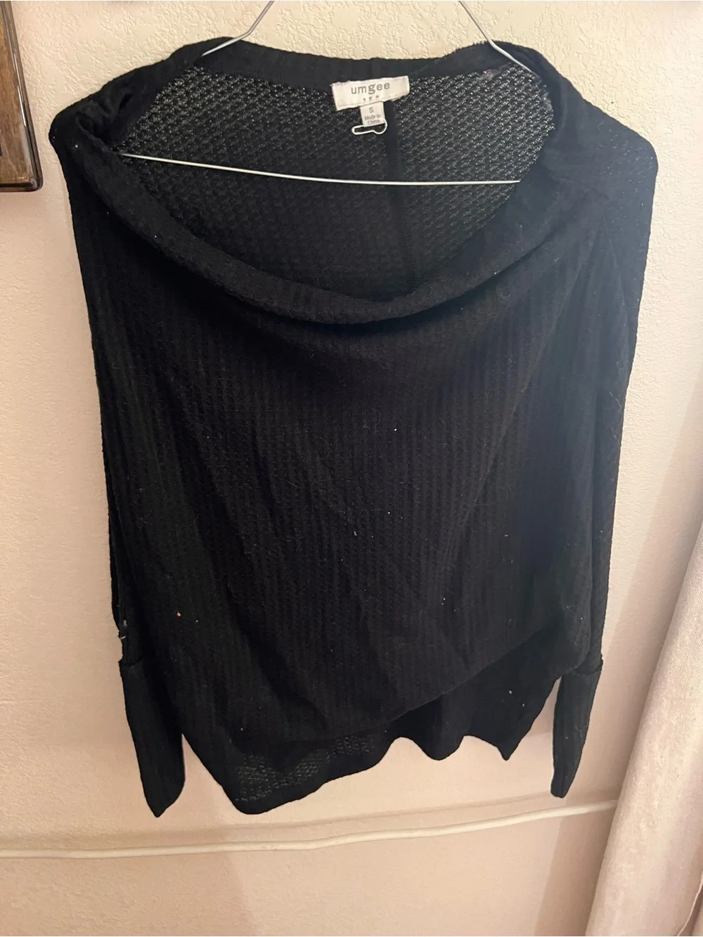 Umgee Black Off-the-Shoulder Ribbed Sweater - Picture 1 of 3